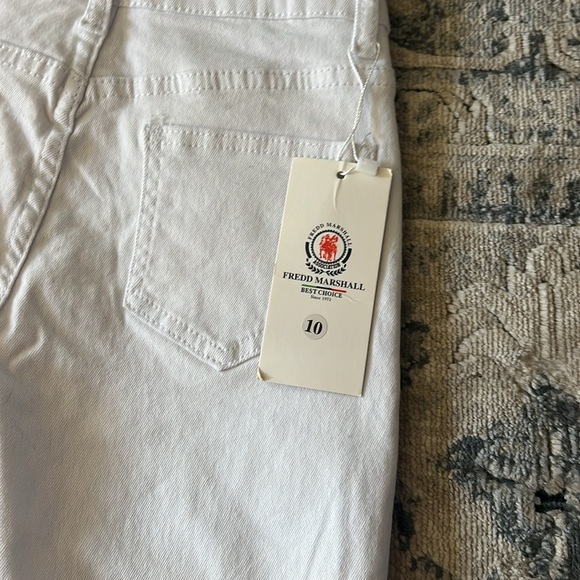 Boys size 10 white jeans with rips in them. - Picture 6 of 6